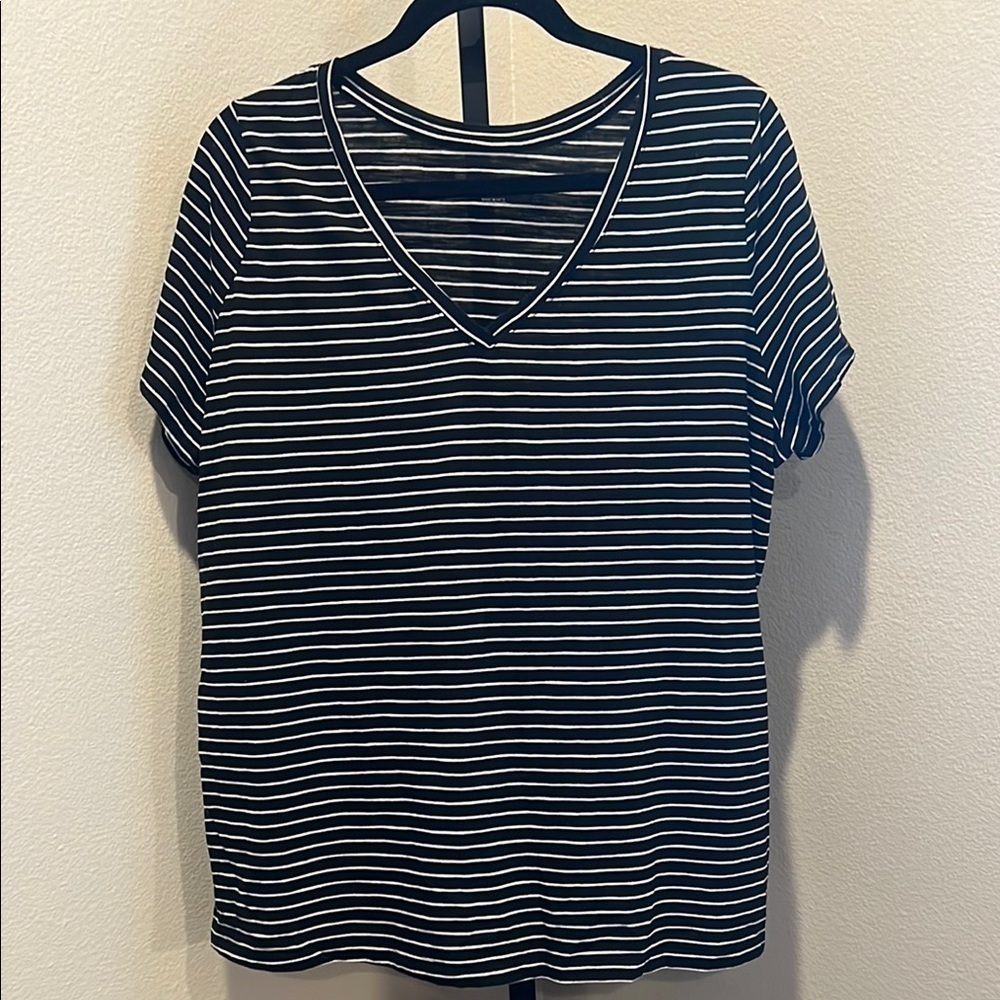 Ava & Viv Black and White Fitted Short Sleeve Tee